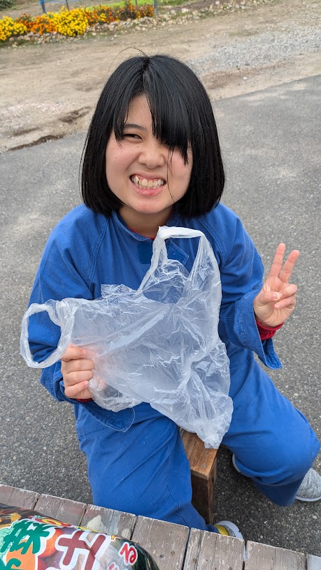 案山子作り（その2）と芸術展準備 – 社会福祉法人若菜