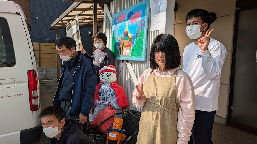 案山子作り（その2）と芸術展準備 – 社会福祉法人若菜