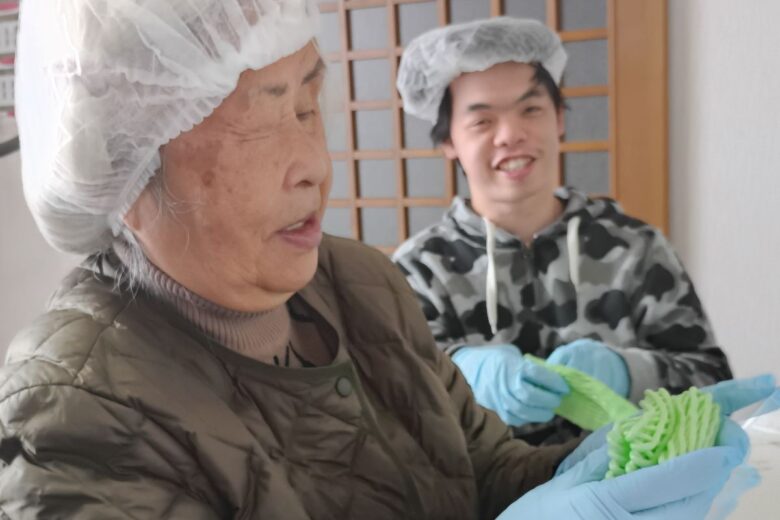 真剣に作業をされています！のサムネイル